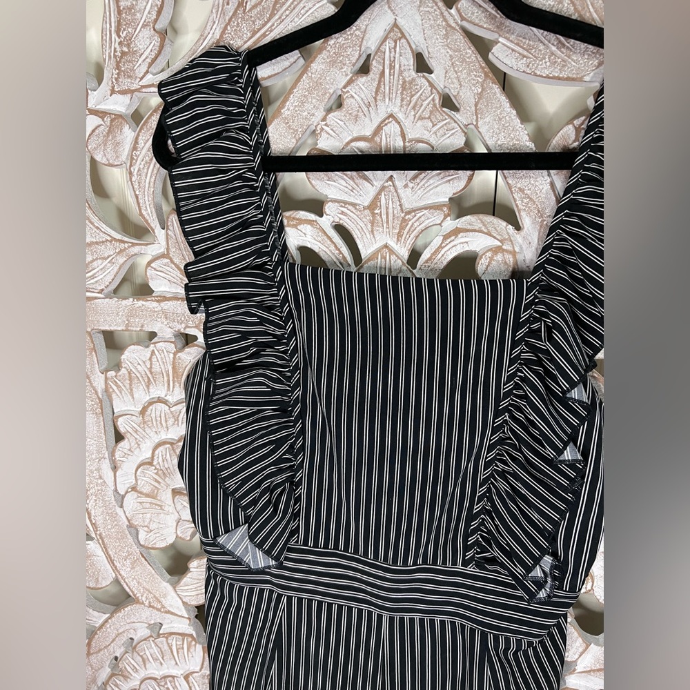 EUC Allie Rose Navy and White Striped Ruffled Jumpsuit Sz M - Picture 2 of 4